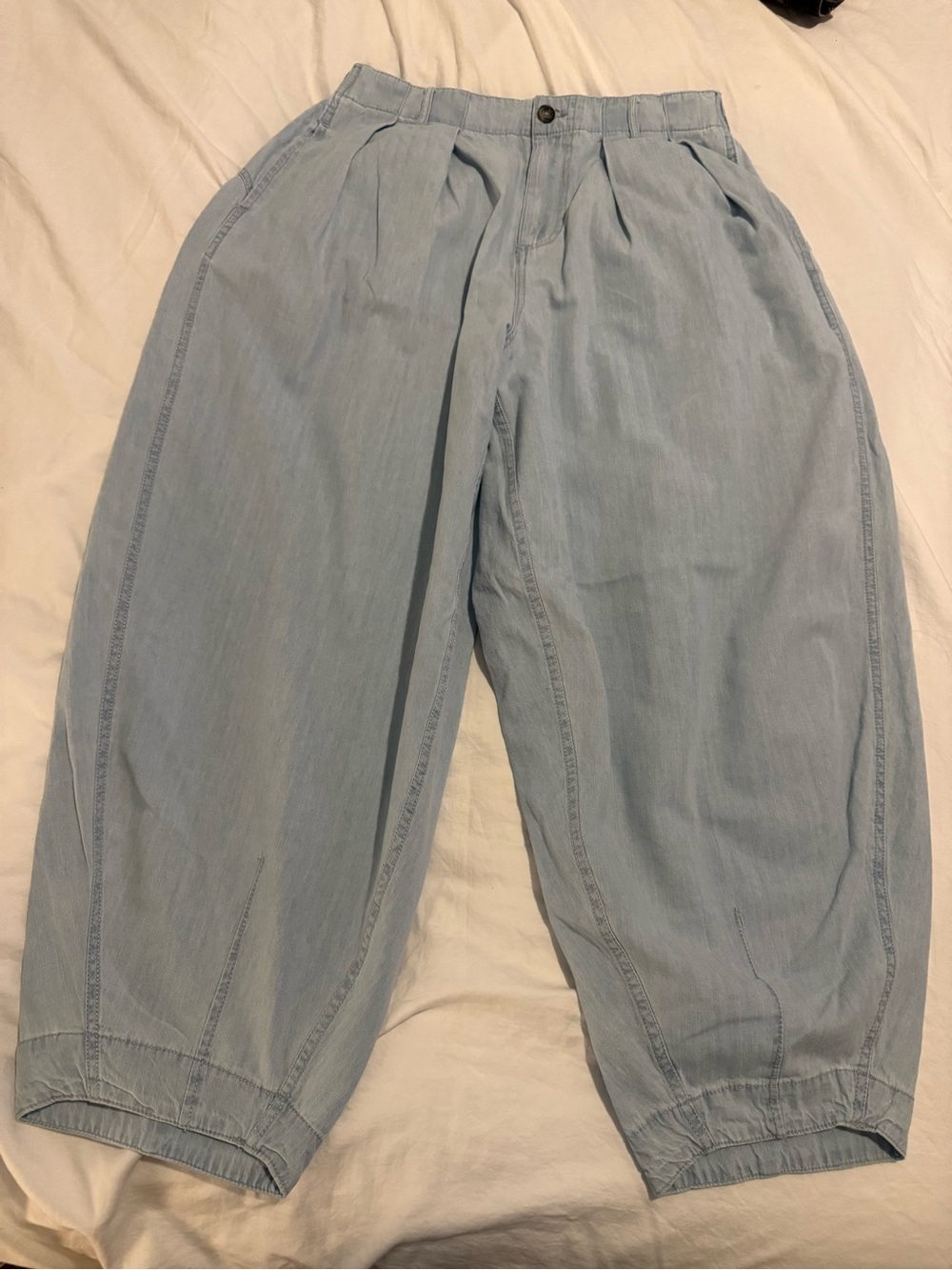 Light Wash Relaxed Tapered Pleated Pants GUC 0788